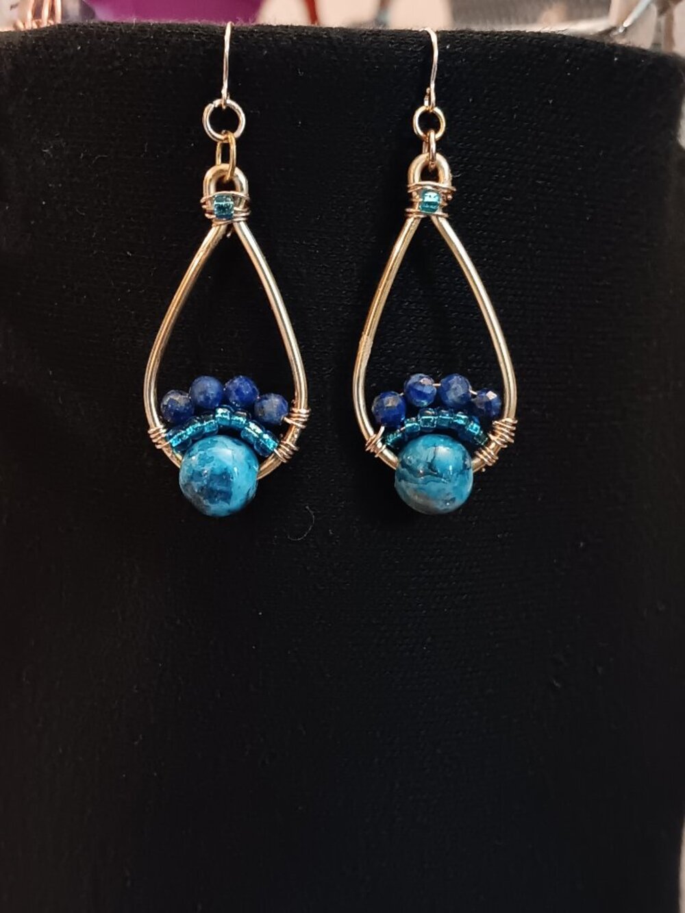 🌷Handmade beaded, Beautiful gold teardrop earrings!